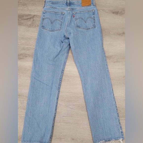 Levi’s Wedgie Straight Jeans – Premium – Light Wash – Size 25 - Picture 2 of 5
